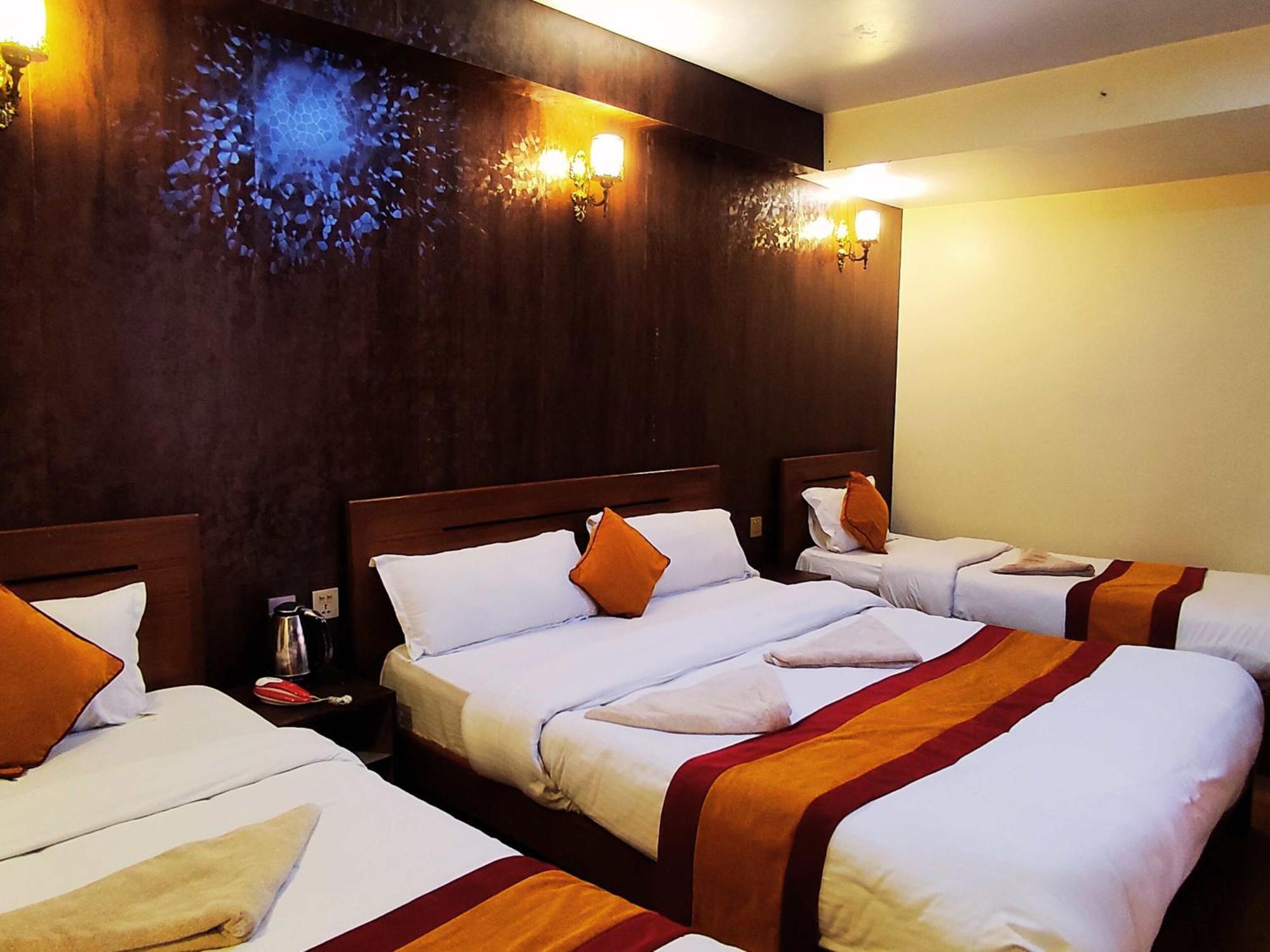 Royal Kings Hotel Катманду Экстерьер фото