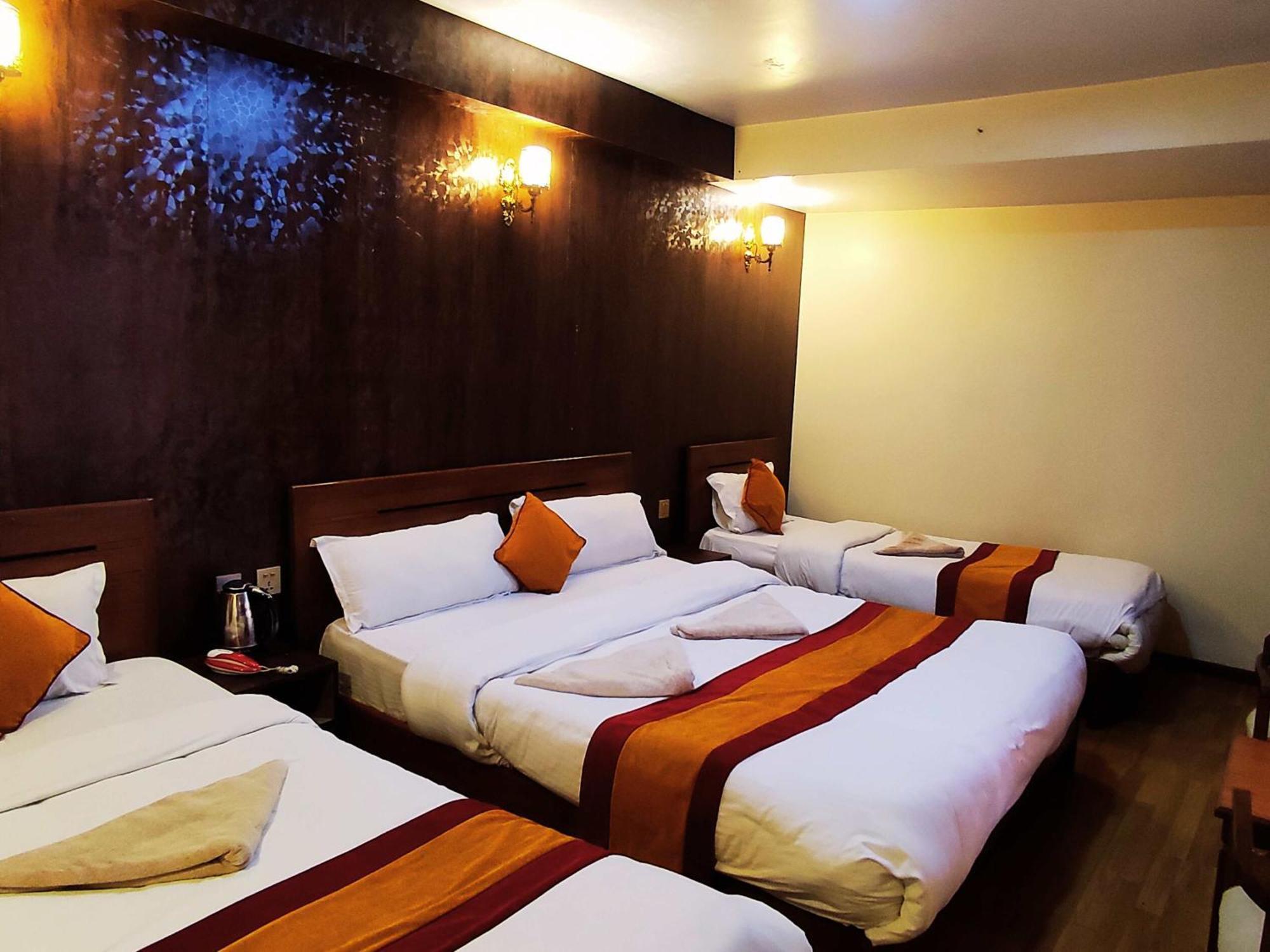 Royal Kings Hotel Катманду Экстерьер фото