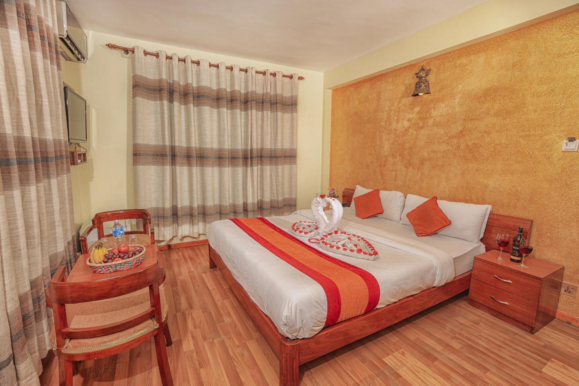 Royal Kings Hotel Катманду Экстерьер фото